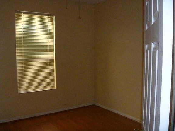 4th image of 657 Regina Ln
