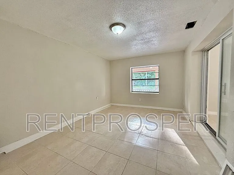 1900 Adair St — Photo 16