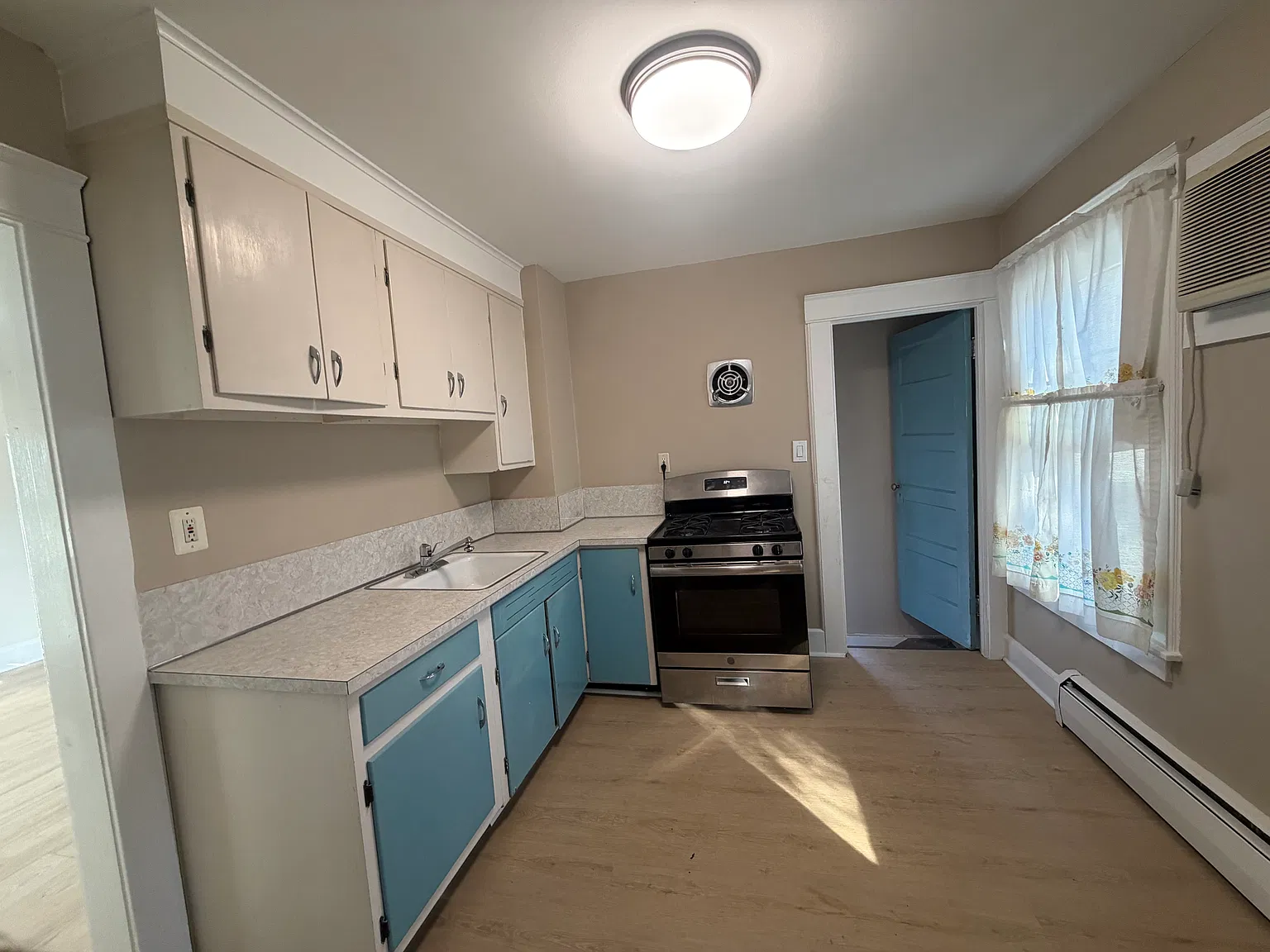 3 bed, $4,500 — Photo 4
