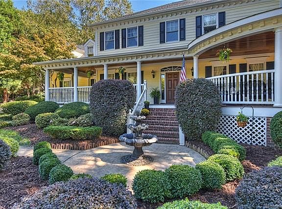 2nd image of 108 Essex Ct