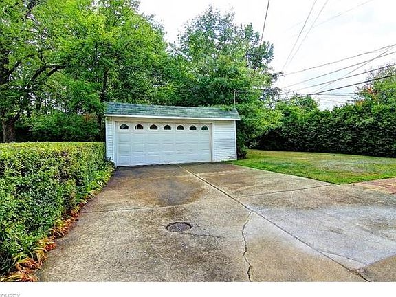 2nd image of 2083 Miramar Blvd