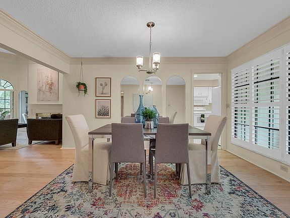 5th image of 2227 Dogwood Cir