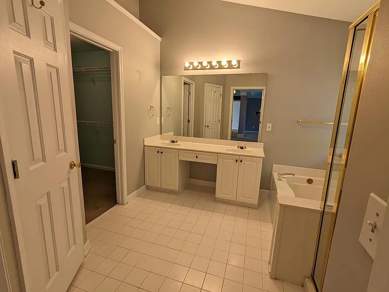 12 Lake Valley Ct — Photo 16
