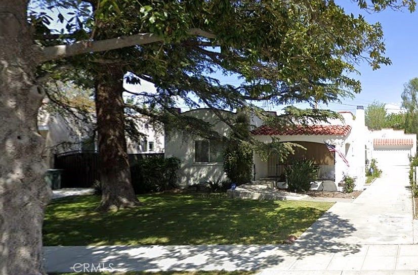 1st image of 922 N Pass Ave