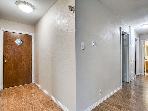 5th image of 629 Comal Ave