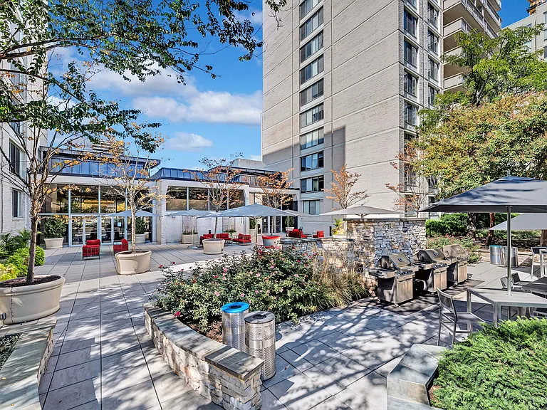 Crystal Plaza — Photo 12