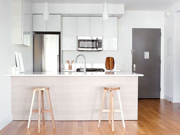 4th image of 550 W 54th St #643