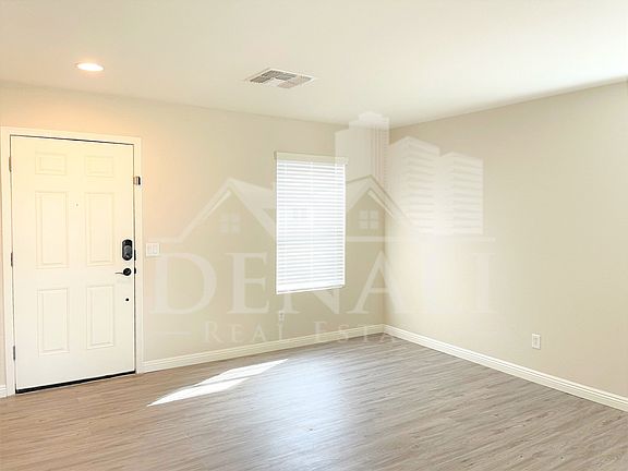 3rd image of 7826 S Peppertree Dr