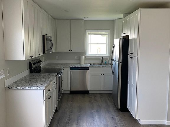 4th image of 22 W Poplar St
