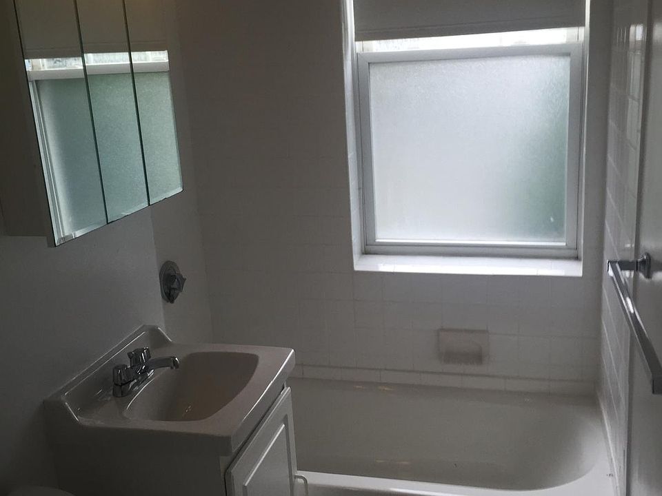 2nd image of 92 Kilsyth Rd #1