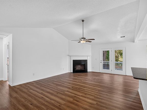 5th image of 12 Gidding Ct