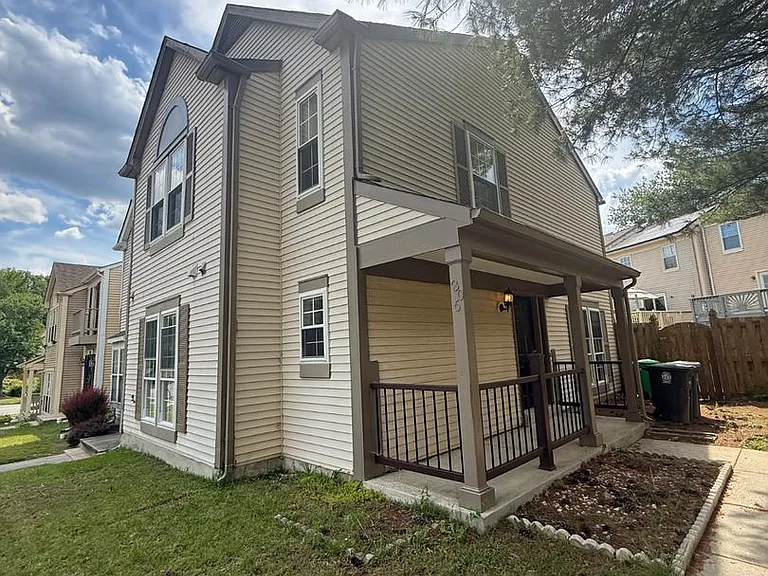 306 Hillside Ter — Photo 1