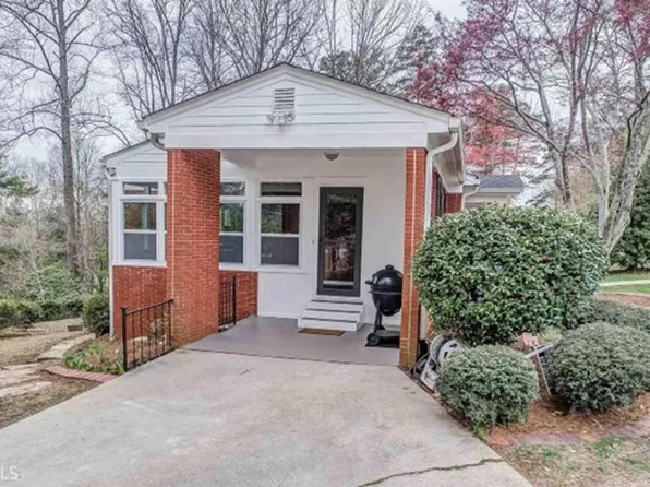 563 Mountain View Cir, Gainesville, GA 30501