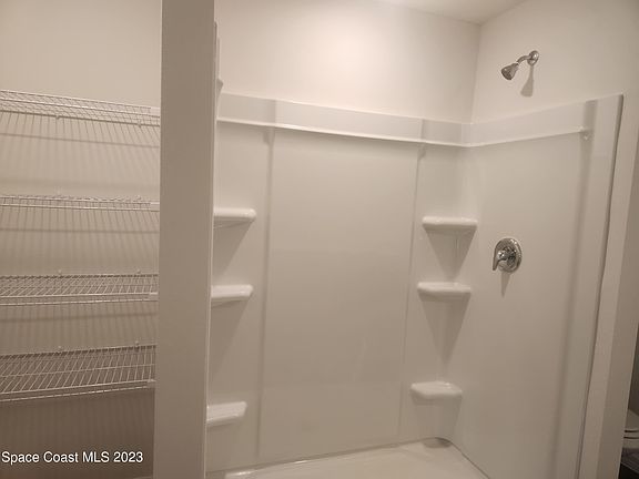4th image of 903 Zamora St SE