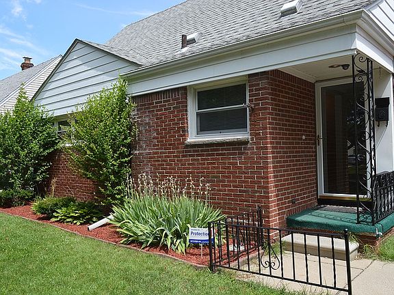 2nd image of 20473 Lancaster St