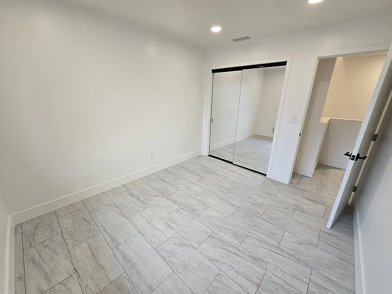 1947 11th St — Photo 7