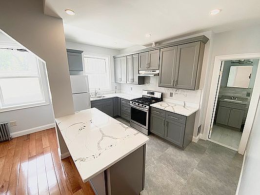 5th image of 9-02 27th Ave #1R