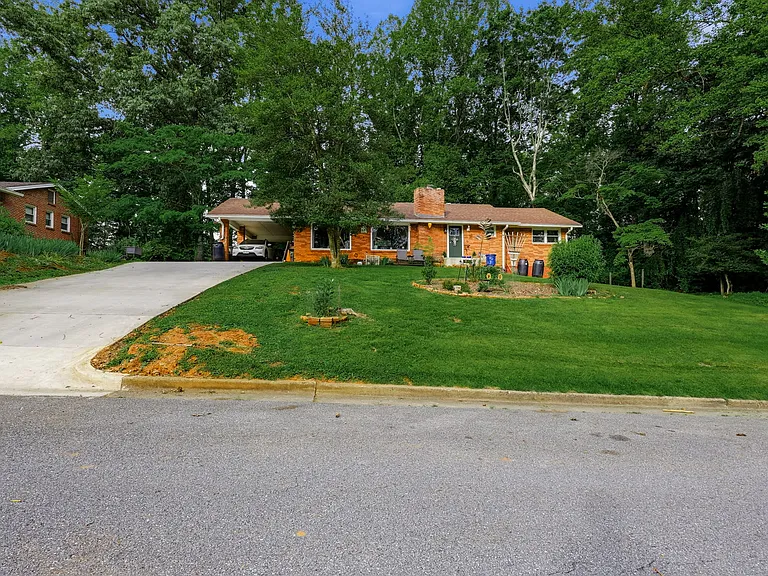 FRONT YARD with Extra Wide Drive (Double witch at 20' across)