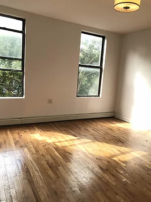 Rented by Manhattan Management LLC | media 21