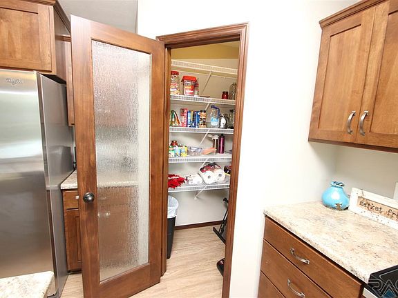 4th image of 4304 S Vista Park Ave