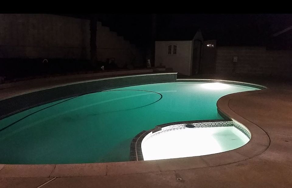Pool @ night, regular light