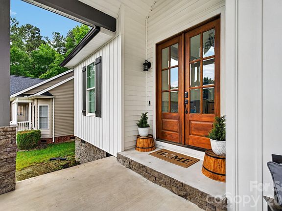 4th image of 2358 Keswick Ln