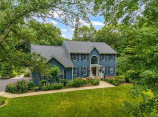 91 Woodridge Dr, Saunderstown, RI 02874