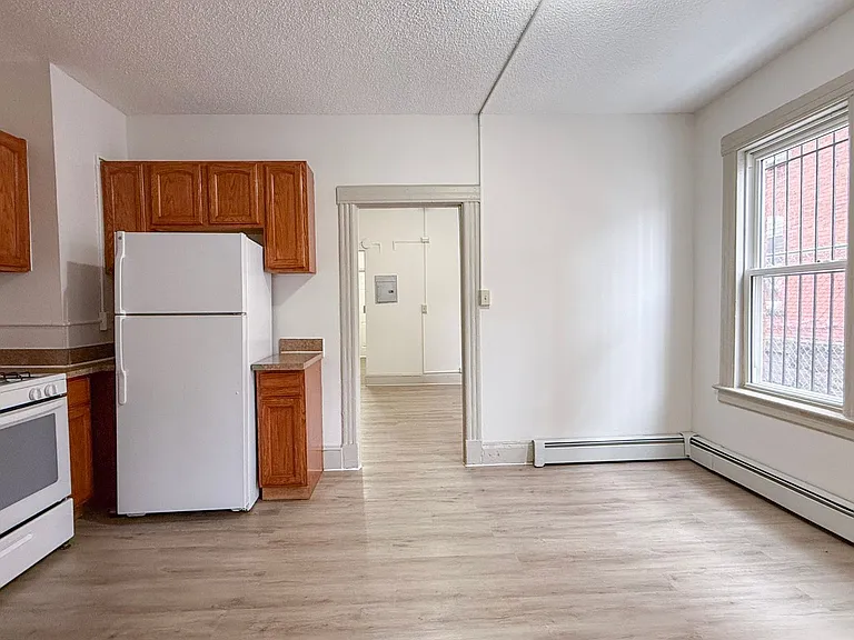 31-33 Bond St — Photo 15