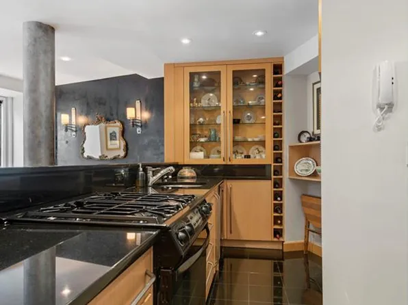 870 5th Avenue image 10 of 13