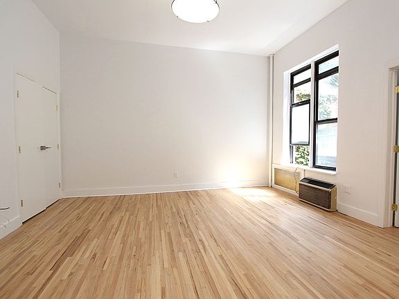 2nd image of 26 W 96th St #3