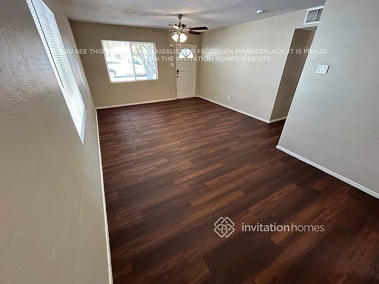 2928 W San Juan Ave — Photo 2