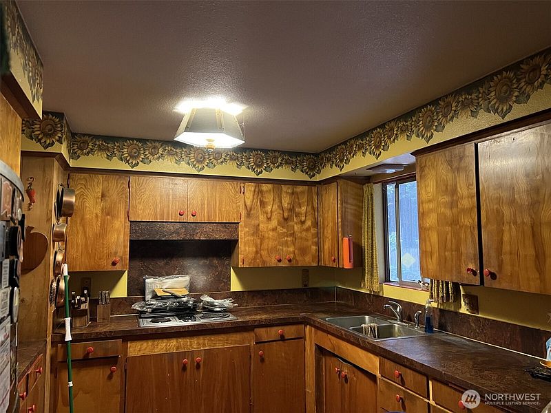 3rd image of 6928 20th Avenue SE