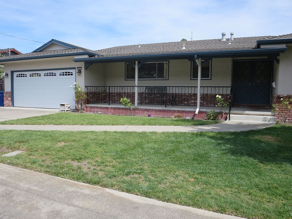 1st image of 2468 Lakeview Dr