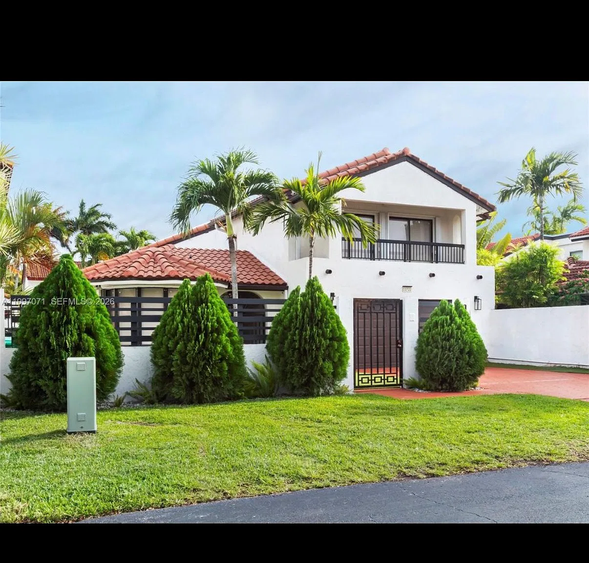 6 bed, 2716 sqft, $7,400 — Photo 1