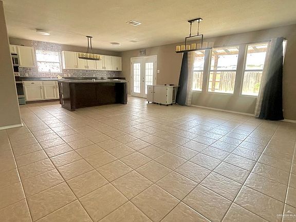 4th image of 4116 W Petunia Ave