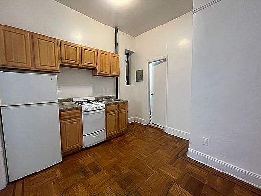 5th image of 303 E 6th St #4A