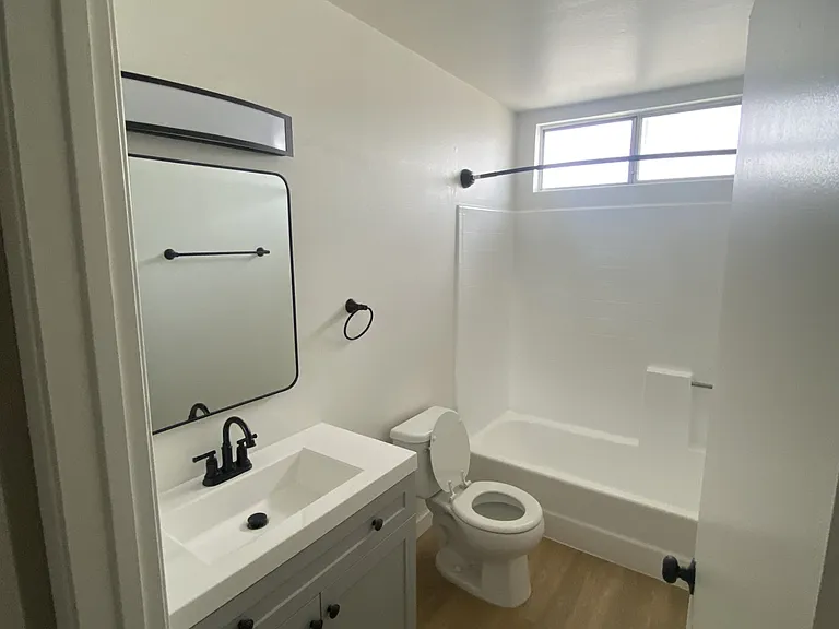 18375 Collins St — Photo 11