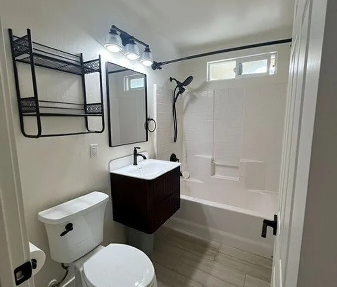 212 E J St — Photo 8