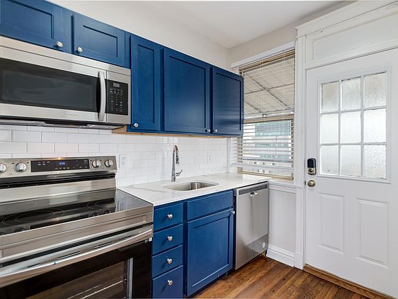 2nd image of 1024 Oakview Pl #2D