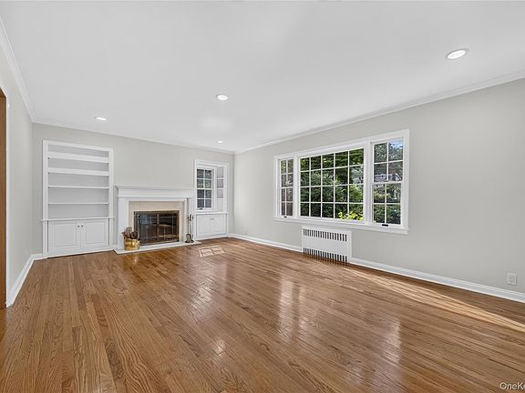 5th image of 70 Woodedge Rd