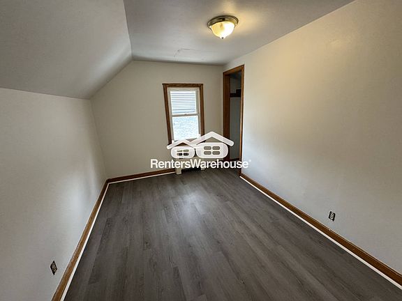 4th image of 238 Macarthur St E #2