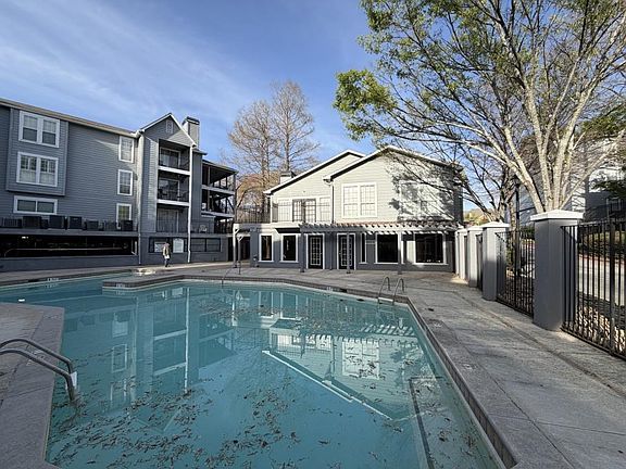 3rd image of 418 Granville Ct
