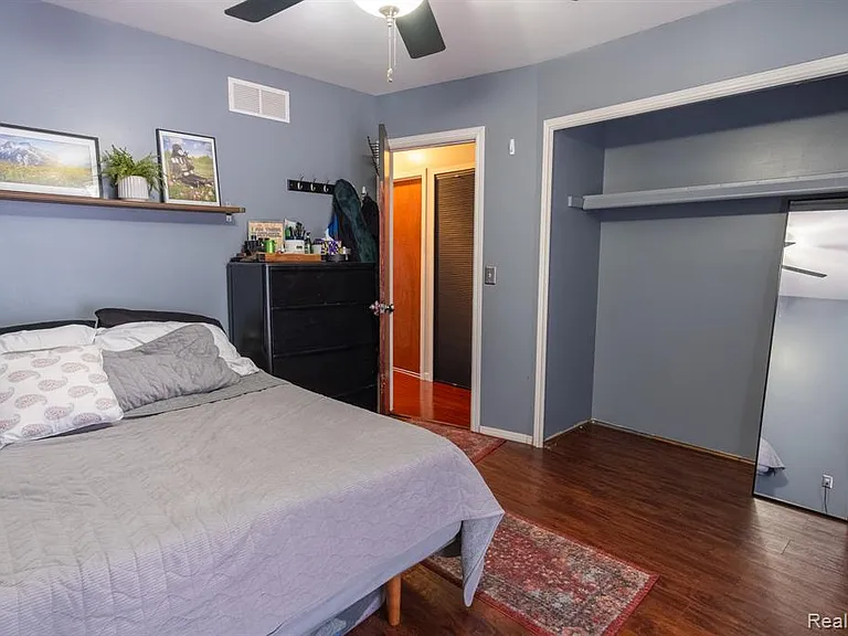 23400 Reynolds Ave — Photo 17