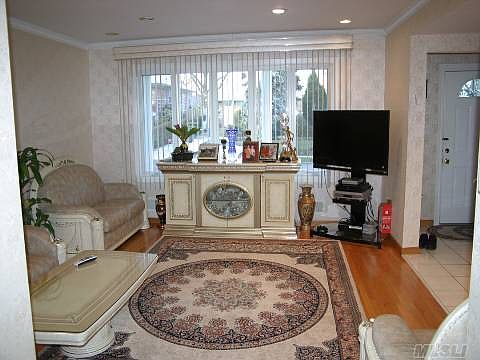 4th image of 13864 Hoover Ave