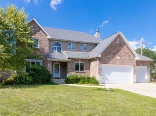 111 Old Wood Ct, Aurora, IL 60506