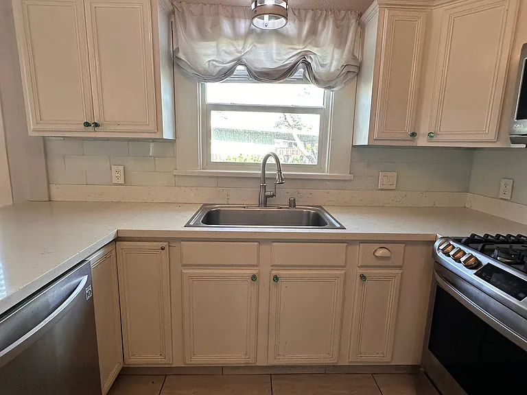 1105 W G St — Photo 9