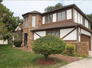 449 Scarborough Rd, Valparaiso, IN 46385