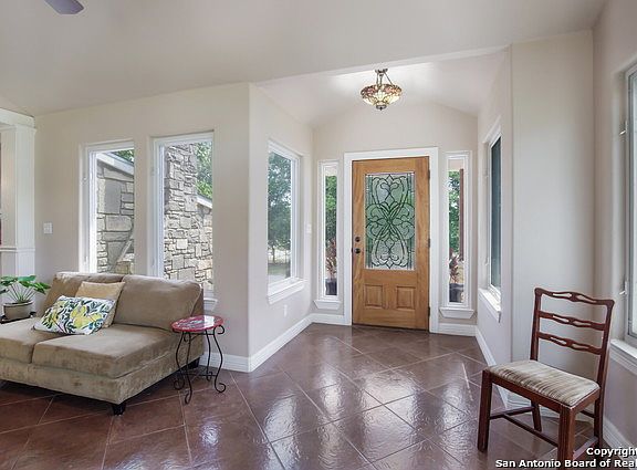 3rd image of 522 Oak Park Dr