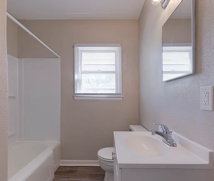 654 N Glendale St — Photo 18