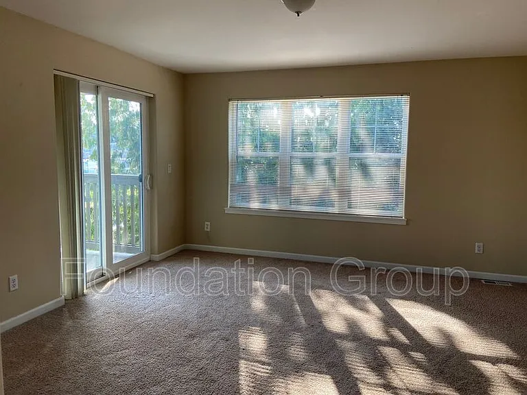150 S 152nd St #B — Photo 15